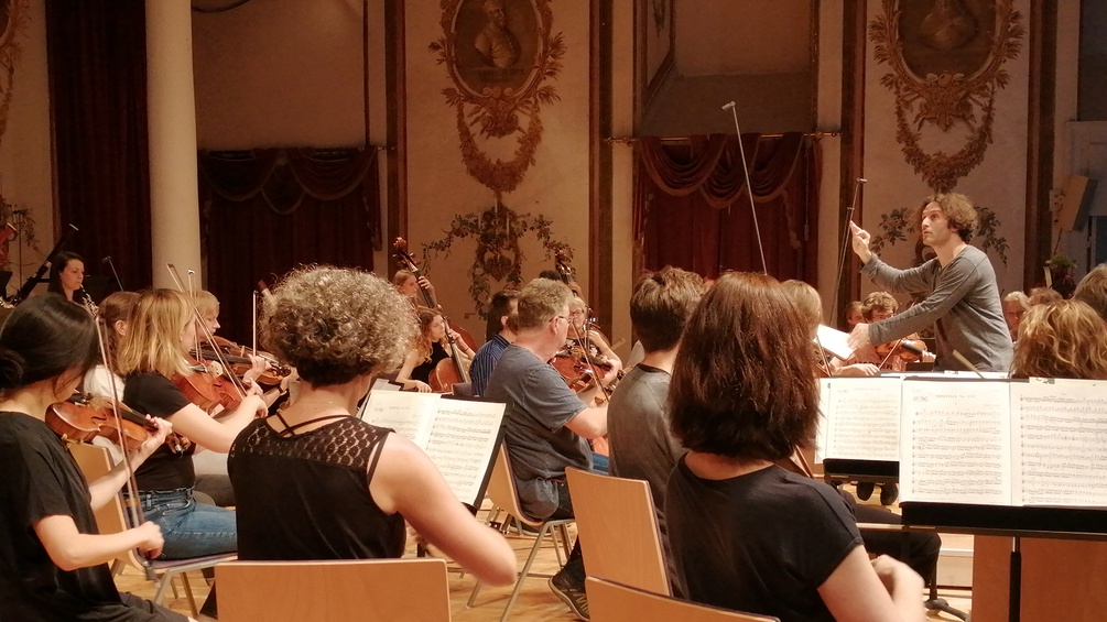 Nicolas Altstaedt beim Proben mit der Haydn Philharmonie