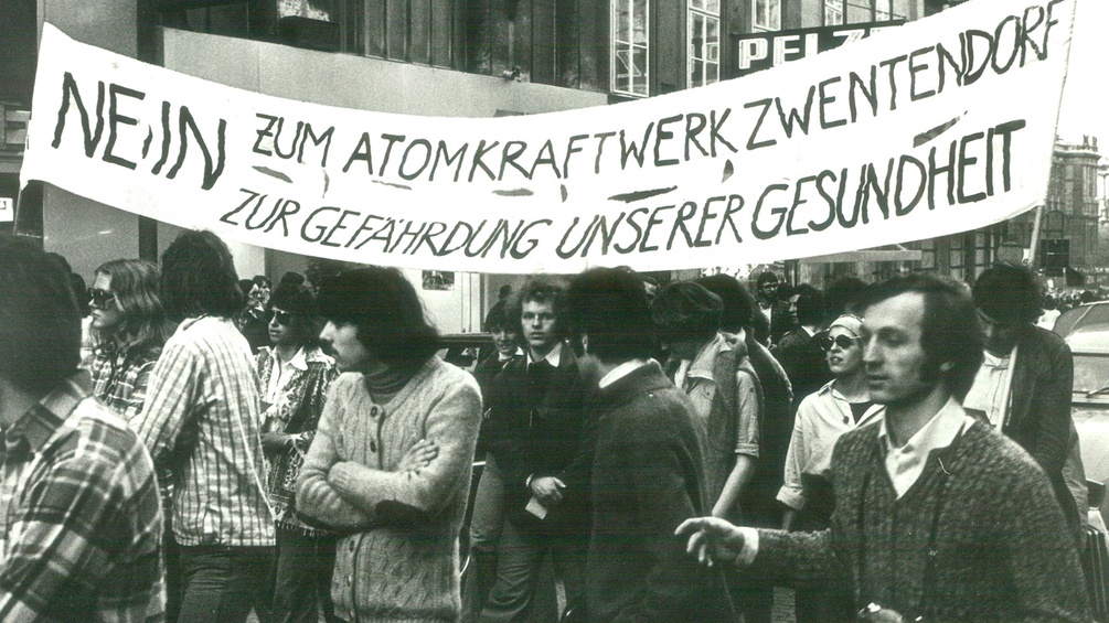 Demonstration gegen die Inbetriebnahme des Atomkraftwerkes Zwentendorf in Wien, 1977