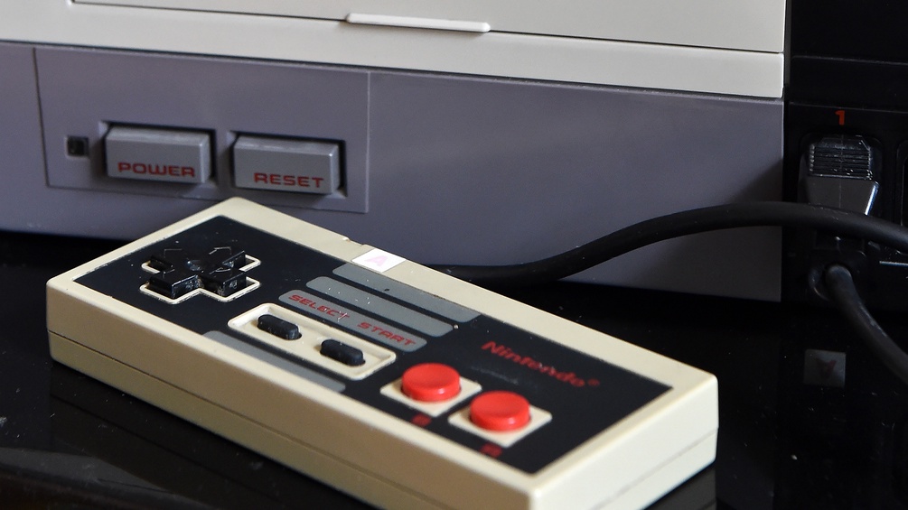 Alte Nintendo-Spielkonsole
