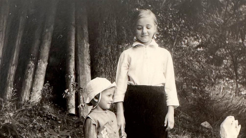  Irina und Ruth Cerha: gemeinsames Theaterspielen im Landhaus in Maria Langegg