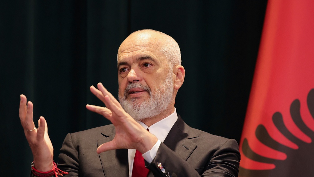 PICTUREDESK.COM/AP/VLASOV SULAJ Edi Rama