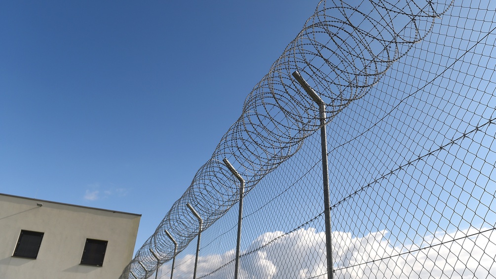 Zaun eines Gefängnisses