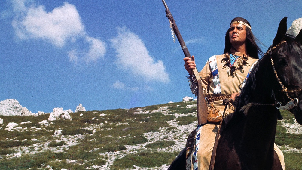 Pierre Brice als Apachen-Häuptling Winnetou 