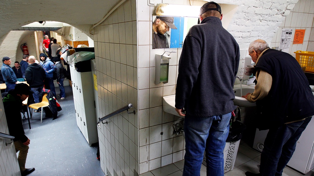 Menschen in der Gruft