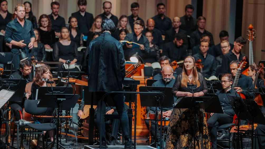 Teodor Currentzis (Dirigent), Dorothee Mields (Sopran), Julian Prégardien (Tenor/Evangelist)und der Utopia Chor