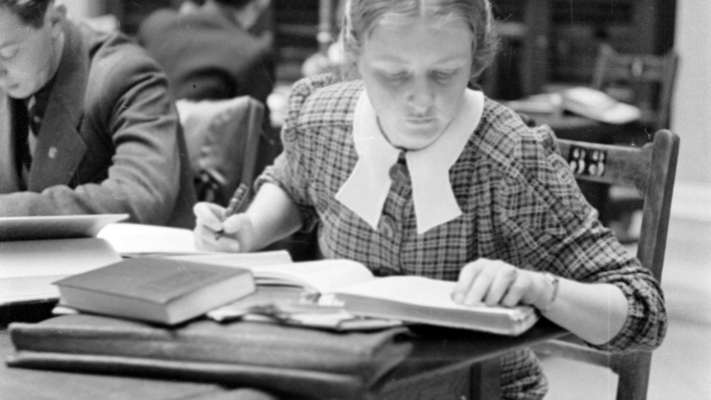 Studentin in der Bibliothek, 1938