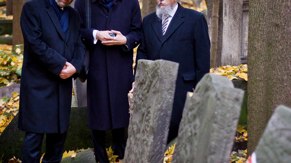 Rabbis auf einem jüdischen Friedhof