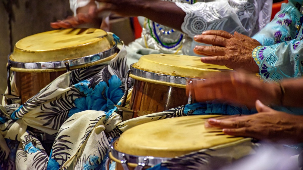 Trommelnde Sambamusiker