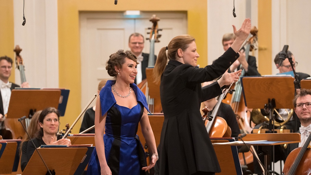 Mozarteumorchester Salzburg, Dirigentin: Gemma New; Maria Kataeva, Mezzosopran; Robert Levin, Klavier