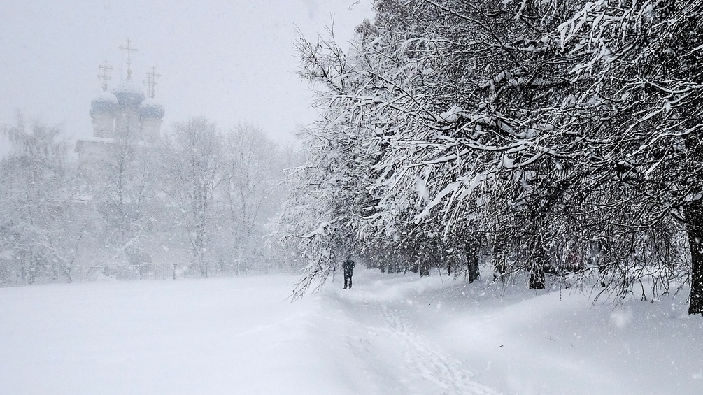 APA/AFP/YURI KADOBNOV Schwerer Schneefall in Moskau