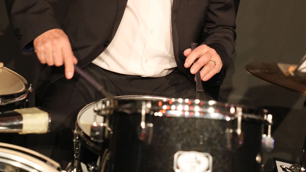 Michael Honzak beim Trommeln