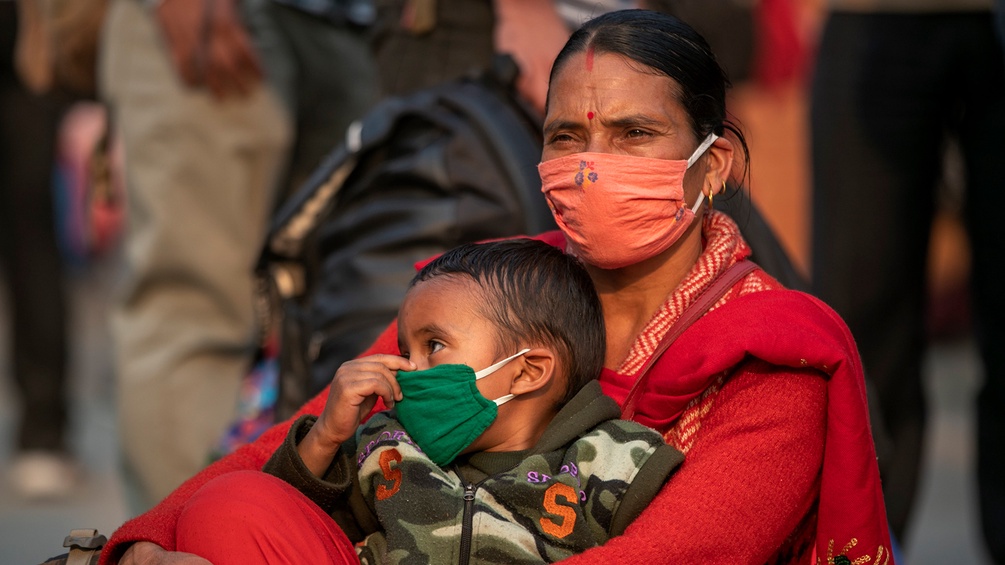 Nepalesische Frau mit Kind