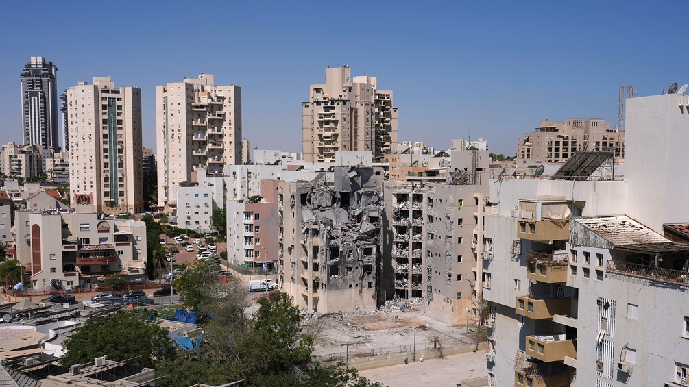 PICTUREDESK.COM/AP/ARIEL SCHALIT Zerbombte Gebäude in Israel