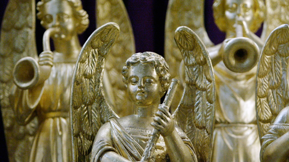 Vergoldete Engel mit Flöten und Trompeten