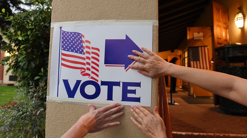 Vote-Schild mit Händen in den USA