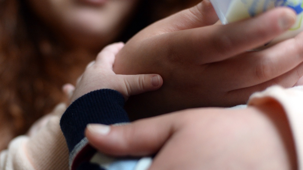 Kinder- und Frauenhand