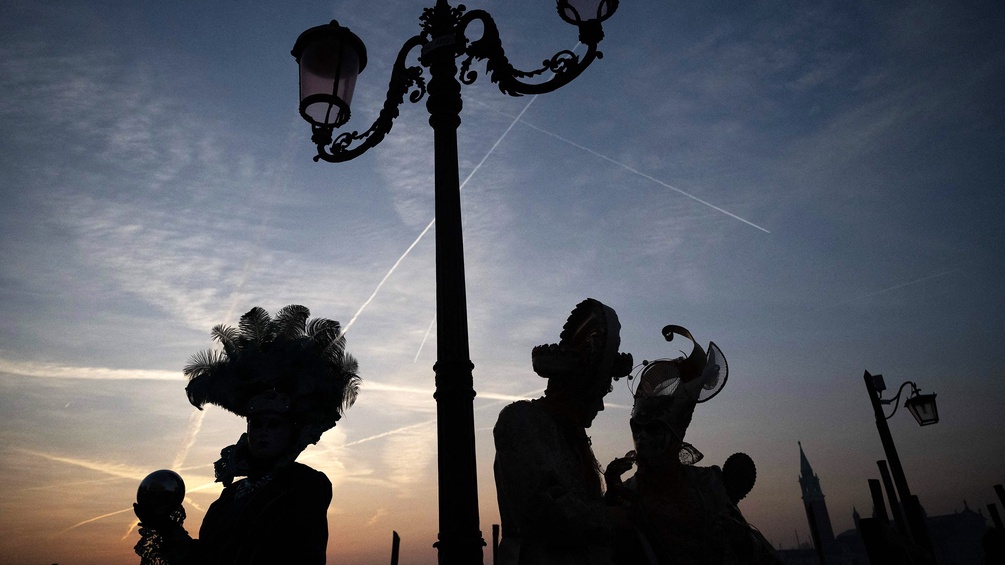 Maskierte Menschen in Venedig, Karneval, Fasching