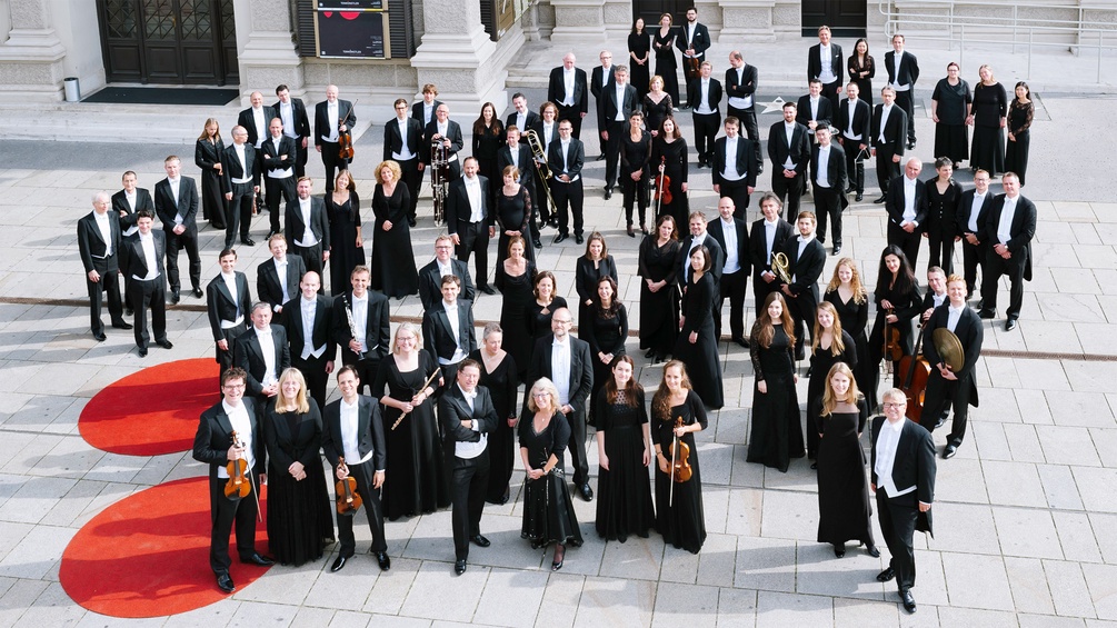 Tonkünstler-Orchester vor dem Musikverein Wien