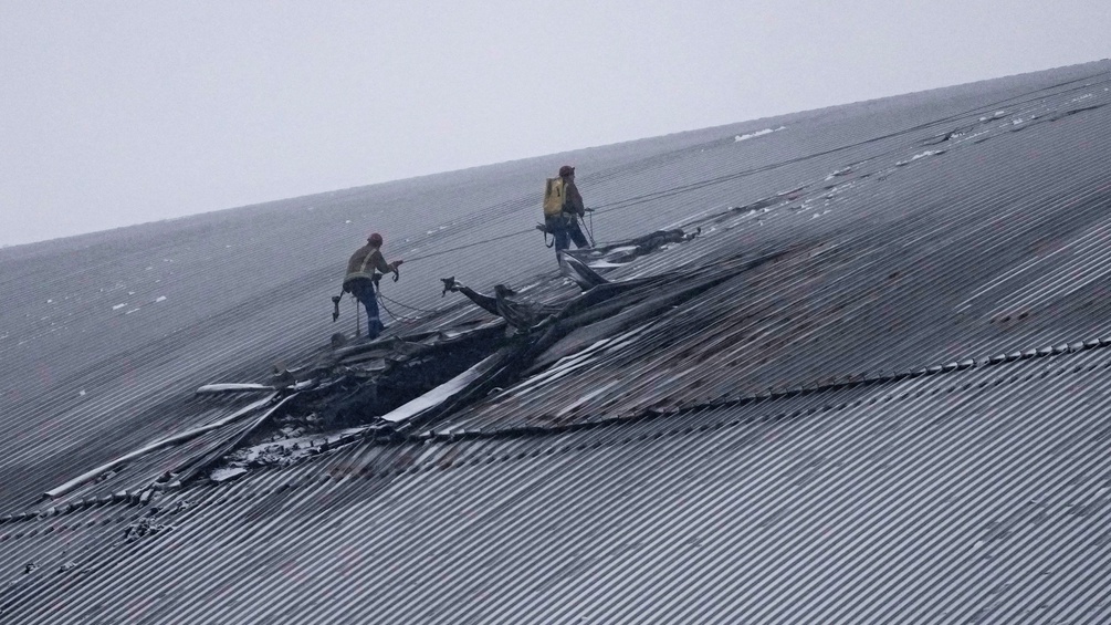 Beschädigter Sarkophag durch eine Drone, Tschernobyl, Reaktor 4