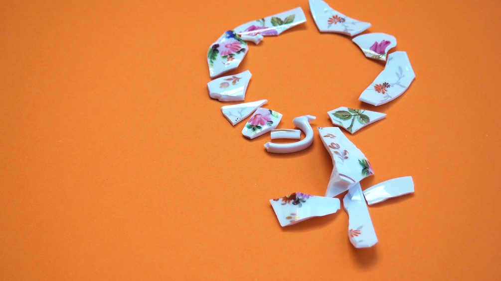 Scherben in Form des Weiblichkeitssymbols