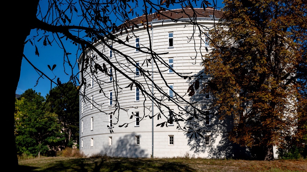 Der ehemals so genannte "Narrenturm" im Alten AKH in Wien
