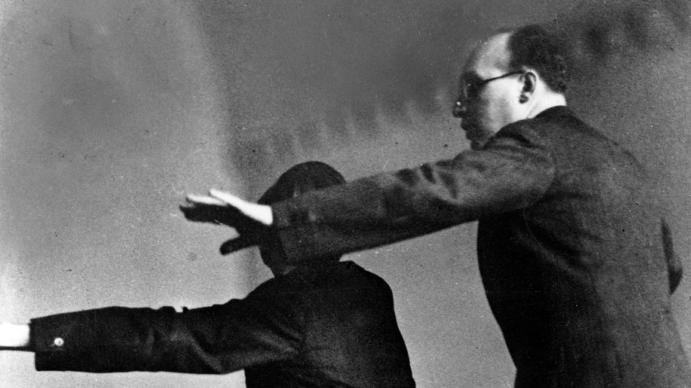 Kurt Weill bei Proben