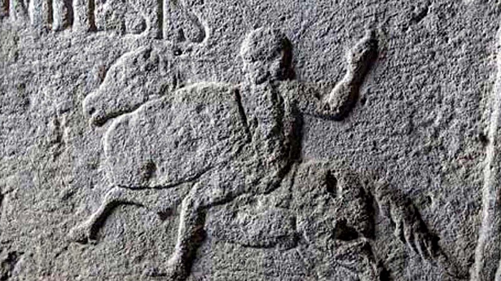 Eine Darstellung eines Reiters auf der Grabstele des Abilus Cadiacus, Reiter aus dem Lager in Streersdorf.