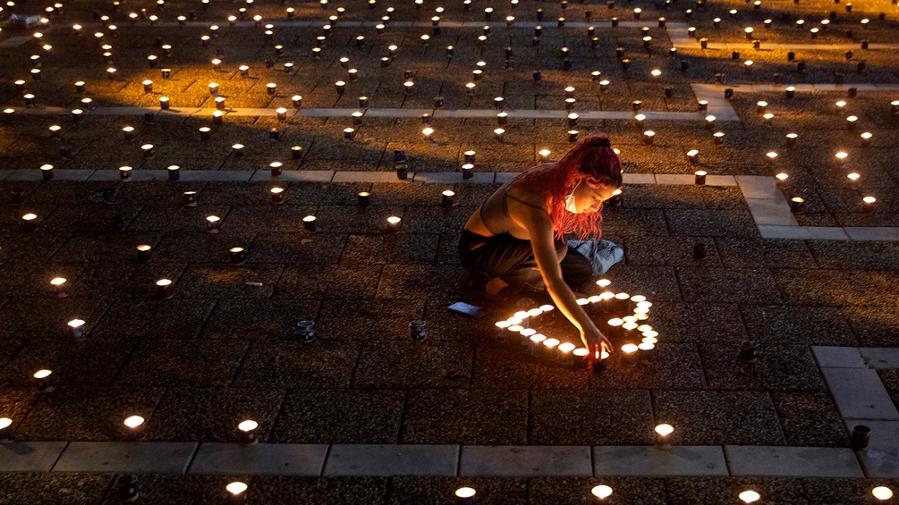 Yitzhak Rabin Square, Gedenkfeier mit Kerzen, Jitzchak Rabin