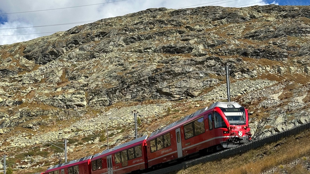 ORF/ELISABETH STRATKA Bahnwandern in Graubünden