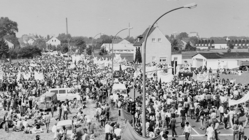 Friedensdemonstration in Bonn am 10.06.1982. Auftakt und Demonstration. 