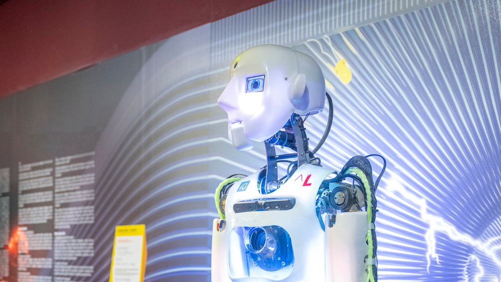 Unheimlich aussehender Roboter