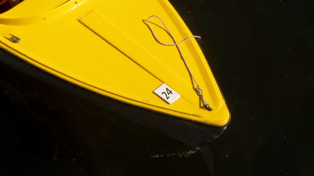 AFP/JOE KLAMAR Ein gelbes Boot in der Donau.