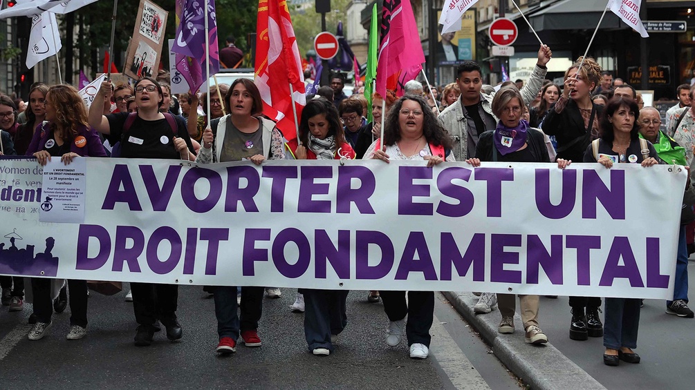 "Abtreibung ist ein Grundrecht" - Demonstantinnen in Frankreich