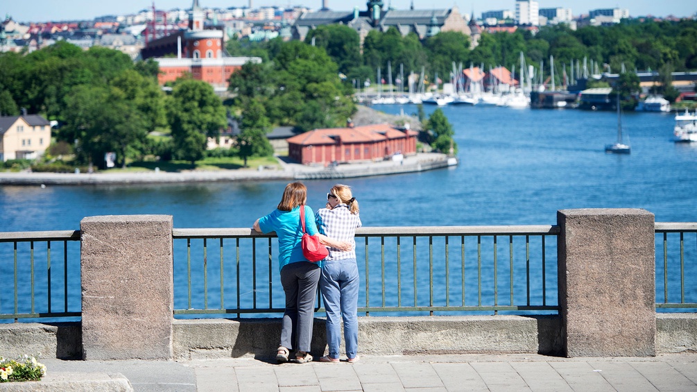 Zwei Touristinnen in Stockholm