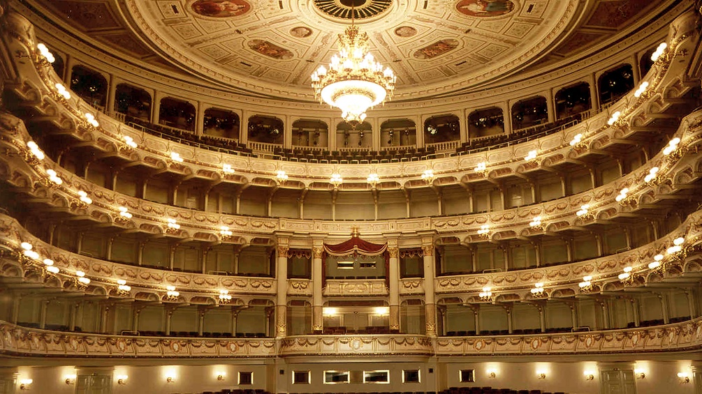 Zuschauerraum der Semperoper Dresden mit Königsloge