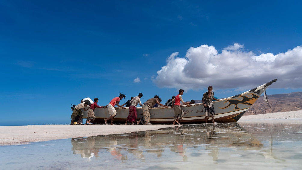 Fischer am Strand der Insel Socotra