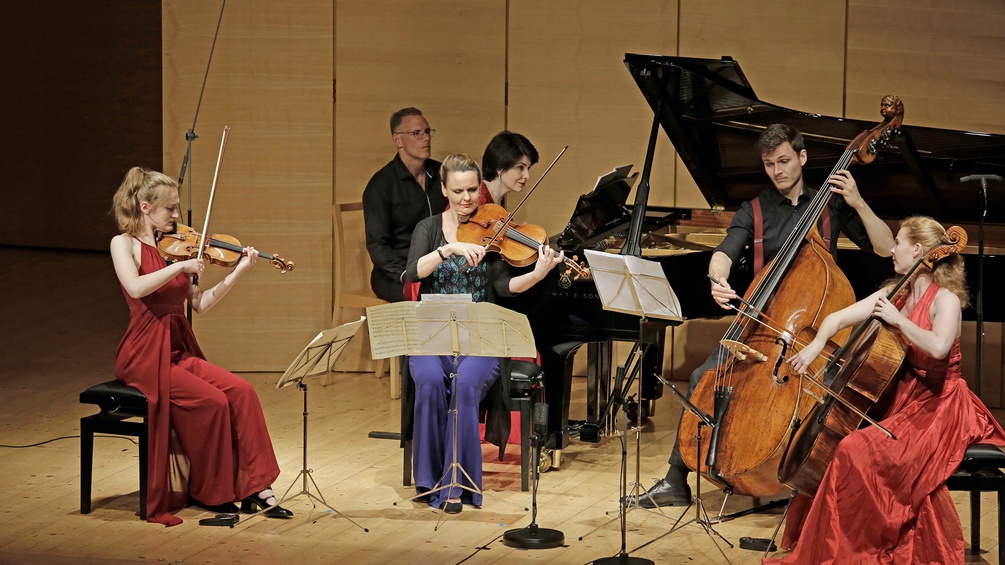 SCHUBERTIADE SCHWARZENBERG Noa Wildschut, Violine; Pauline Sachse, Viola; Harriet Krijgh, Violoncello; Dominik Wagner, Kontrabaß; Magda Amara, Klavier