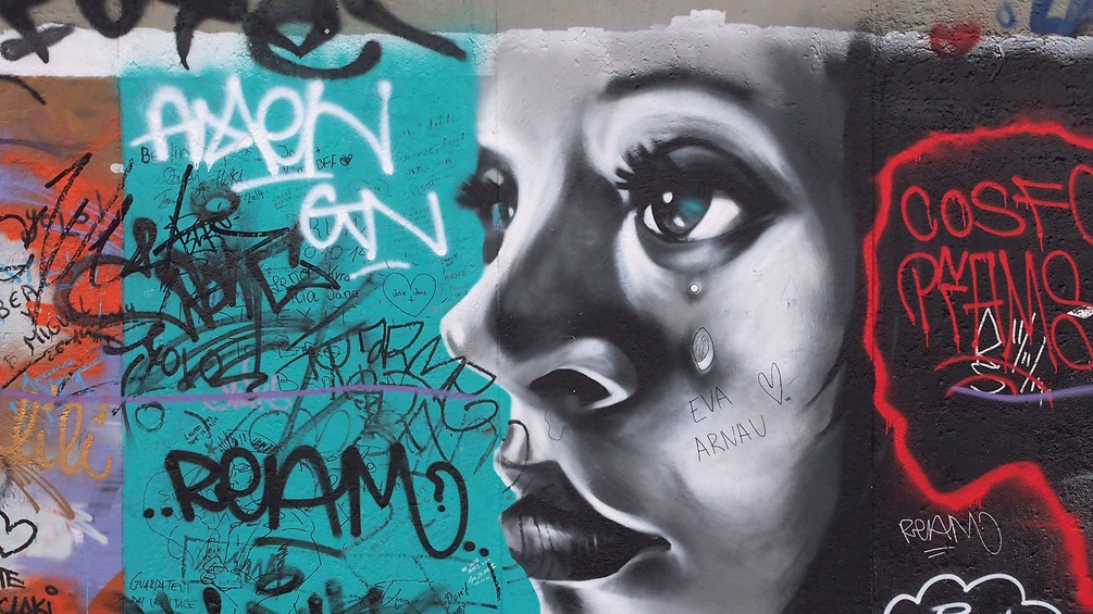 Weinende Frau, Graffiti