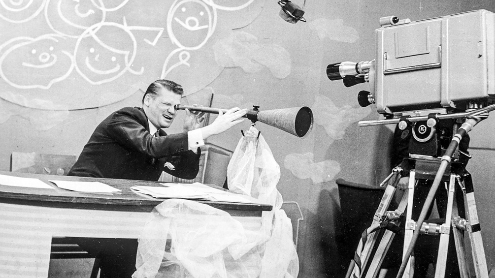 ORF Heinz Conrads in "Was sieht man Neues?", 1957