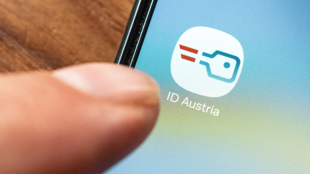 APA/GEORG HOCHMUTH Finger zeigt auf das Icon der App "ID Austria"