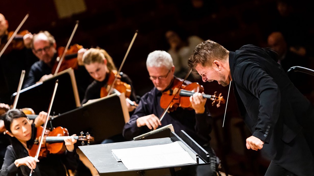 Wien Modern Eröffnung 2022: Wiener Symphoniker unter Matthias Pintscher