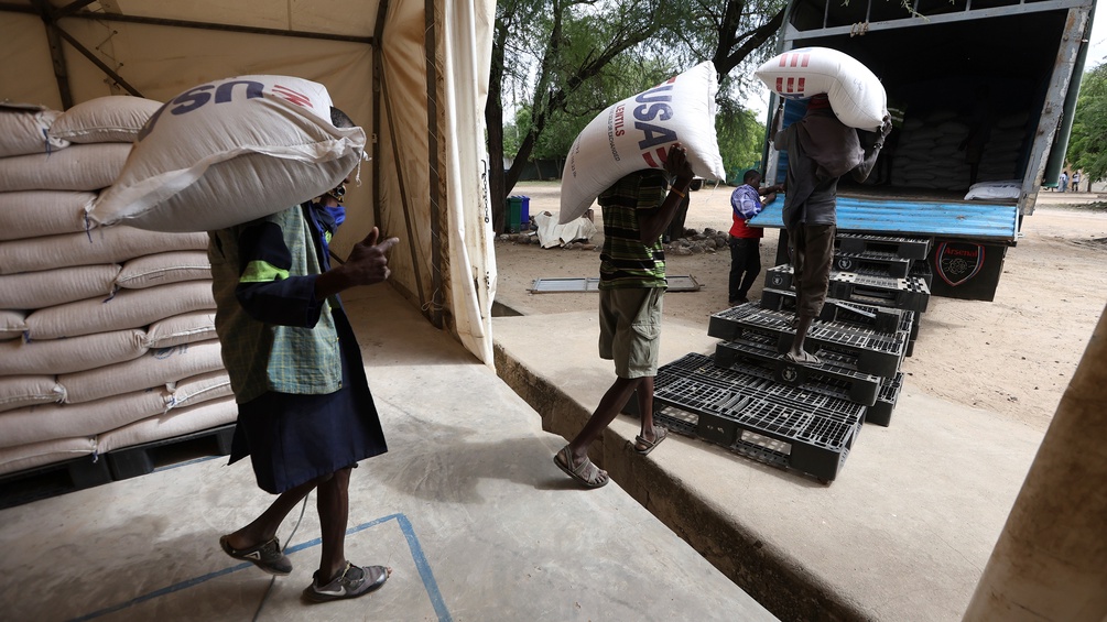 PICTUREDESK.COM/AP/ANDREW KASUKU USAID-Hilfen werden umgeladen