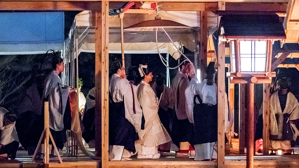 Der japanische Kaiser auf dem Weg zu einem rituellen Treffen mit der Sonnengöttin Amaterasu