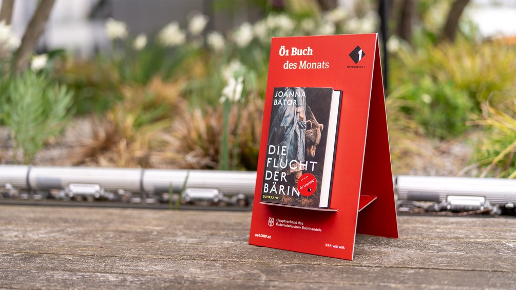 "Die Flucht der Bärin" von Joanna Bator - Buch des Monats