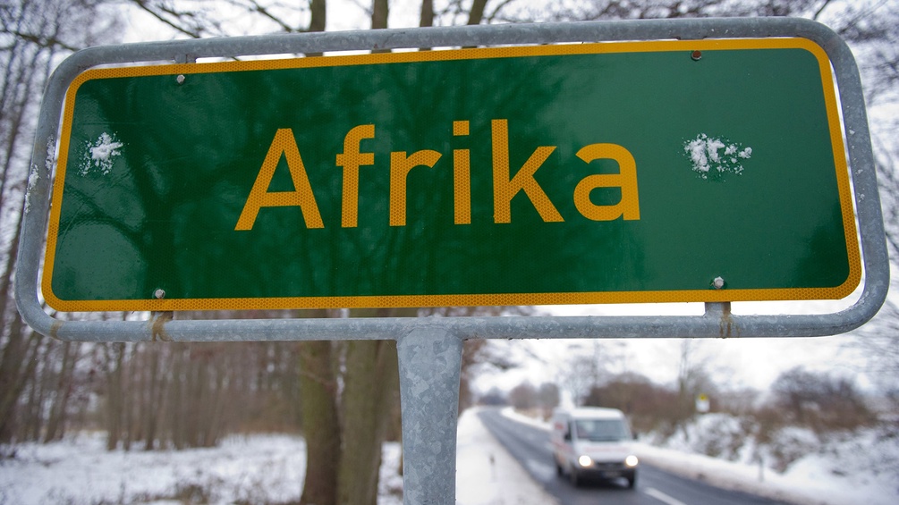 Straßenschild mit der Aufschrift "Afrika"
