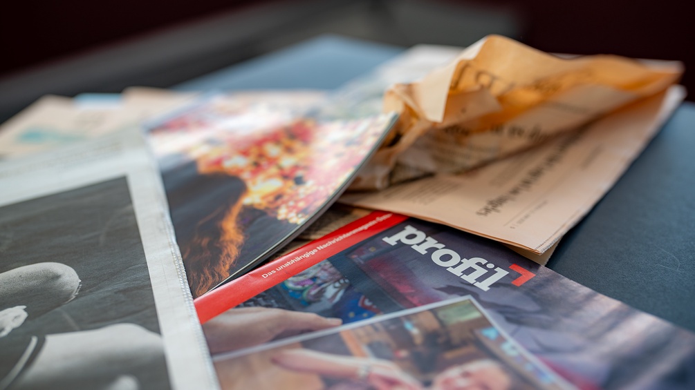 Unterschiedliche Zeitungen und Magazine, ua. das profil