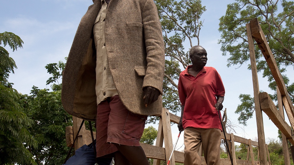 Zwei blinde Männer in Uganda