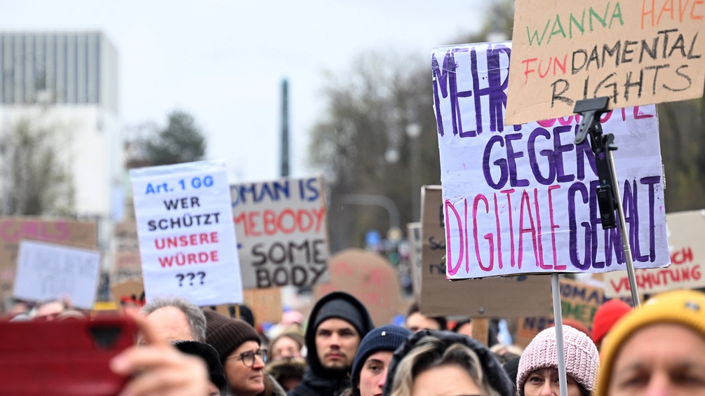 Demonstration gegen sexuelle und digitale Gewalt
