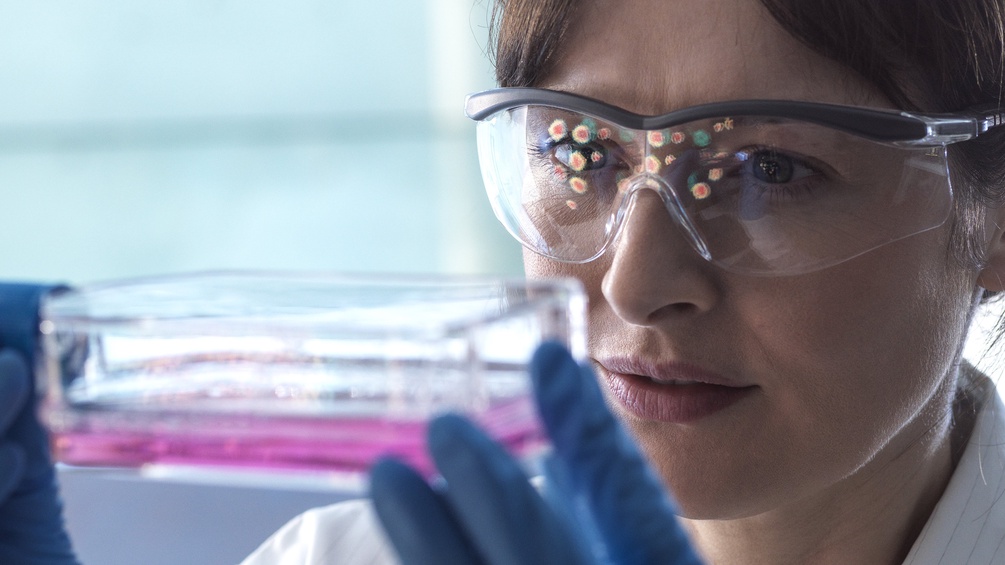 Wissenschaftlerin im Labor