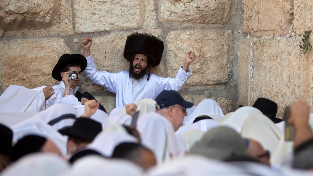 Ultra-orthodoxe Juden während des Sukkots